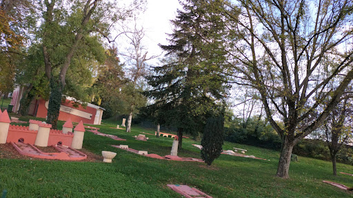 Photo 2 - Mini golf, restauration rapide, manège
