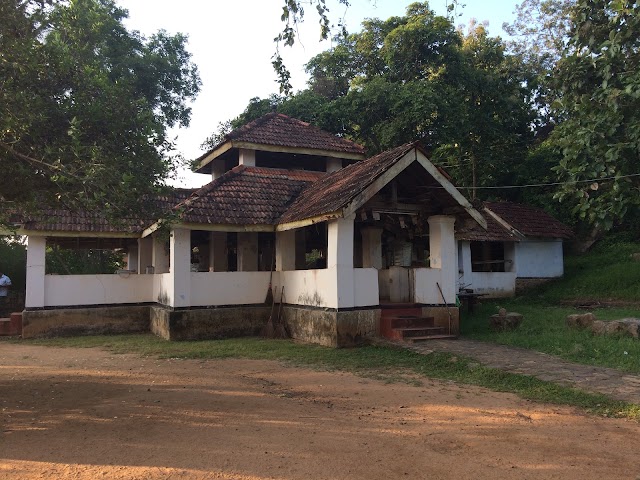 Avukana Buddha Statue