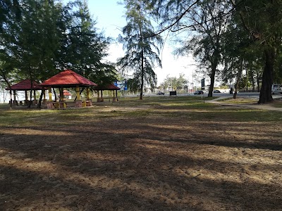 Pantai teluk ketapang