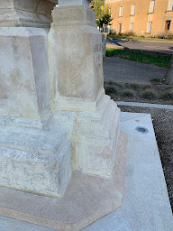 Photo n°13 de Nettoyage entretien de tombes ENTRETIEN DES PIERRES DU SOUVENIR à Brigueuil (Service de nettoyage et d'entretien)