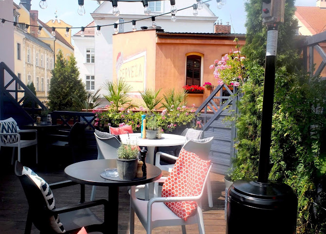 Restauracja MOMO love at first bite by null