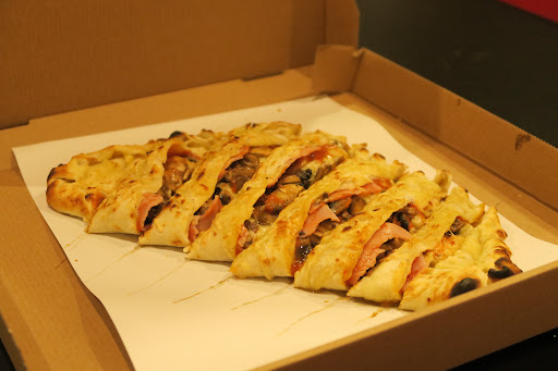 Photo 2 - Mamamia Pizza