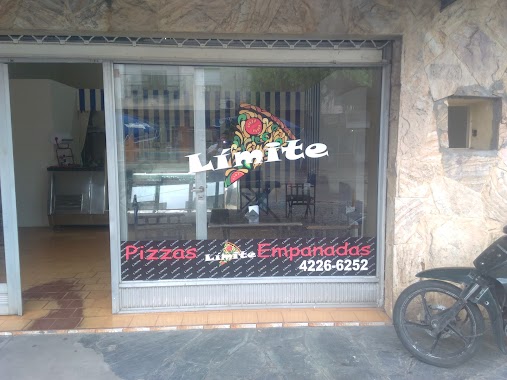 Pizzeria Límite, Author: Adrian Miño