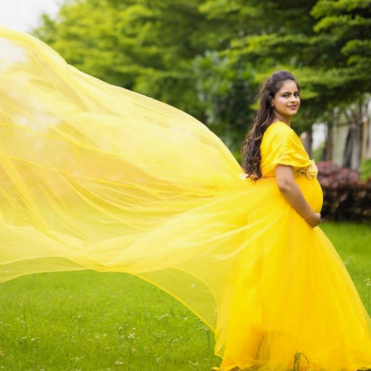 Good News Maternity Wear - We Provide Maternity Photoshoot Dresses on