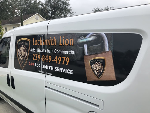 Locksmith Lion - Visual