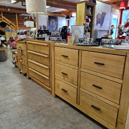 Photo n°27 de L'Atelier de Théo à Châtel (Magasin de meubles)