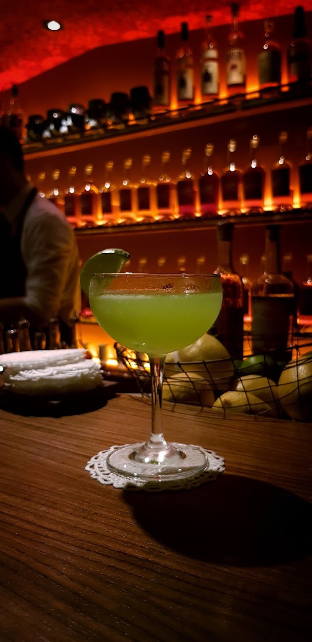 Junior "The Pocket Bar"