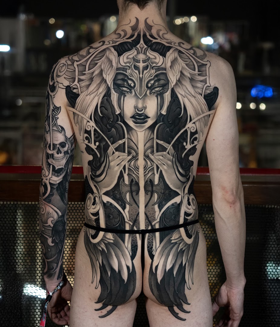 LOLA TATTOO STUDIO | MARBELLA TATTOO Y PIERCING