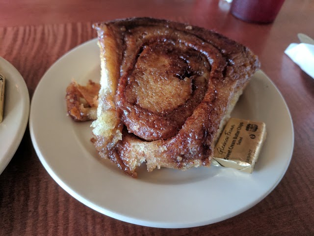 FarmHouse Cafe & Bakery