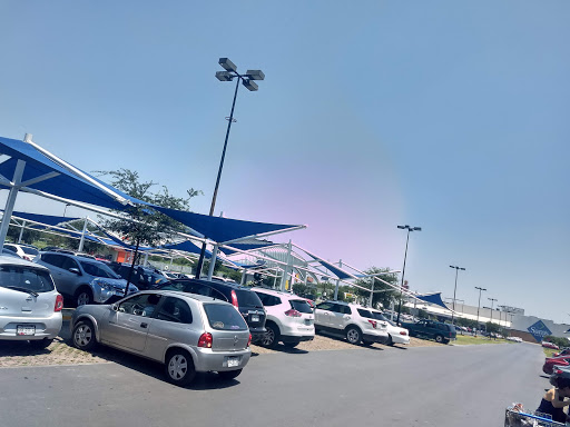 Av Eloy Cavazos 2051 Parking - Thumbnail