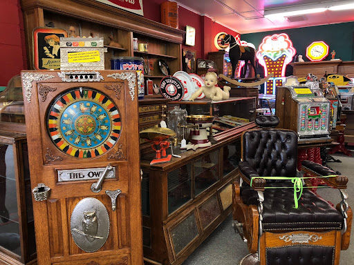 Roscoe Woodstock Antique Mall - Thumbnail