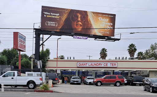 Giant Laundry Center - Thumbnail