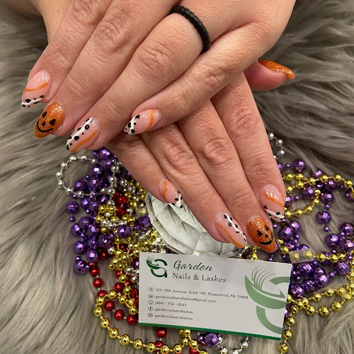 Garden Nails And Lashes interior view