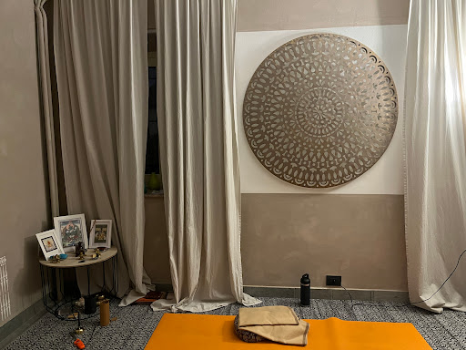 Easy Yoga di Cassinelli Elena - Thumbnail