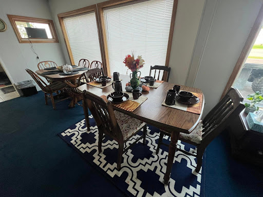 Upscale Resales Furniture - Thumbnail