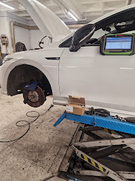 Photo n°18 de GARAGE PARIS 15 AUTO REPARATION MECANIQUE CARROSSERIE PEINTURE TOUTES MARQUES à Paris (Vendeur de voitures d'occasion)