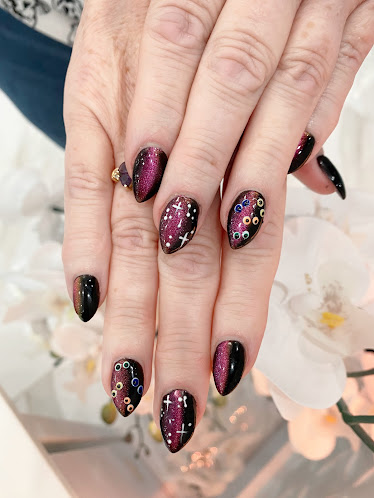 Red Lion Nails