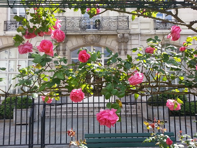 Square Saint-Gilles du Grand Veneur