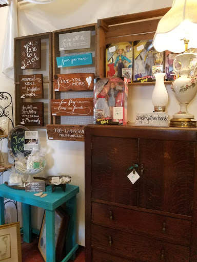 Broken Shell Boutique - Visual