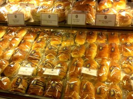 Holland Bakery - Stasiun KA Gambir, Author: ASHWIN SETUCER