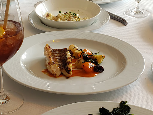 Sails Restaurant - Visual