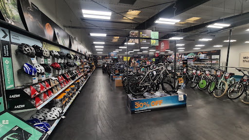 Halfords - Luton - Visual