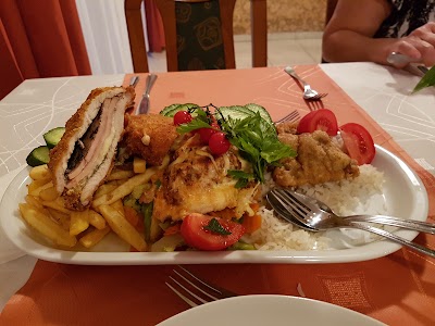Photos of Plat&aacute;n Hotel