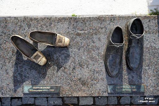 Shoes on Davidshalls Bridge - Visual