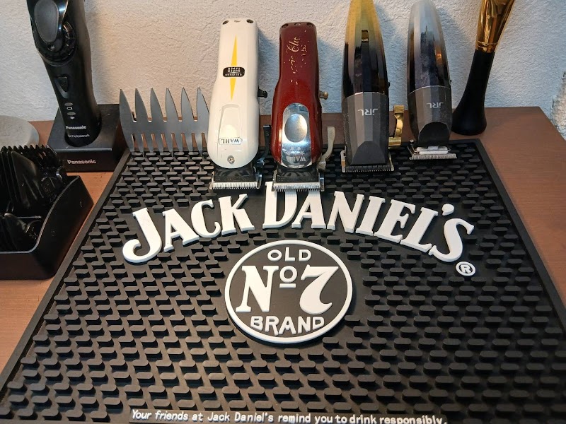 CHEE'S BARBER チーズバーバー