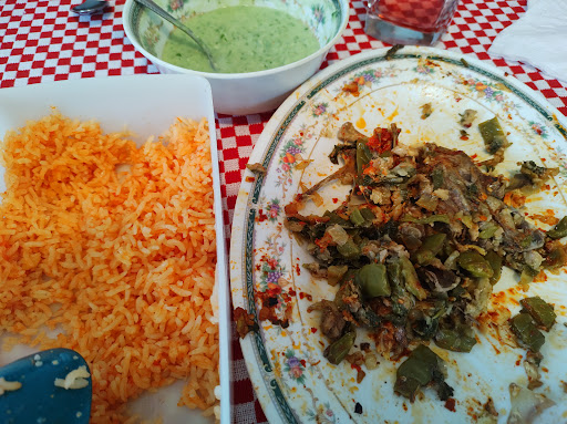 Pollos a la Leña hoja de maguey - Thumbnail