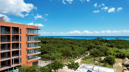 IXUH: OceanView Condos Playa del Carmen