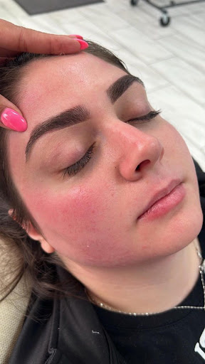 Queen Brows Bar - Thumbnail