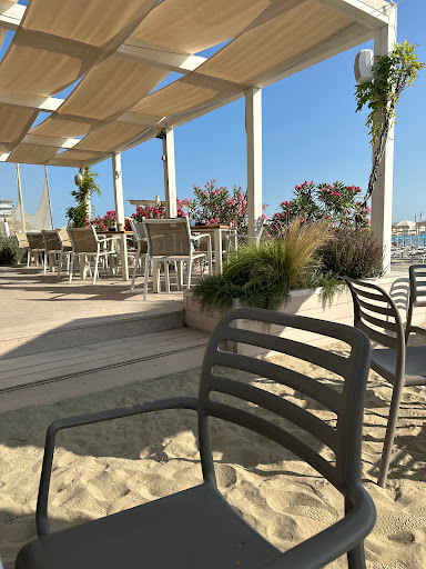Re Pub on the Beach