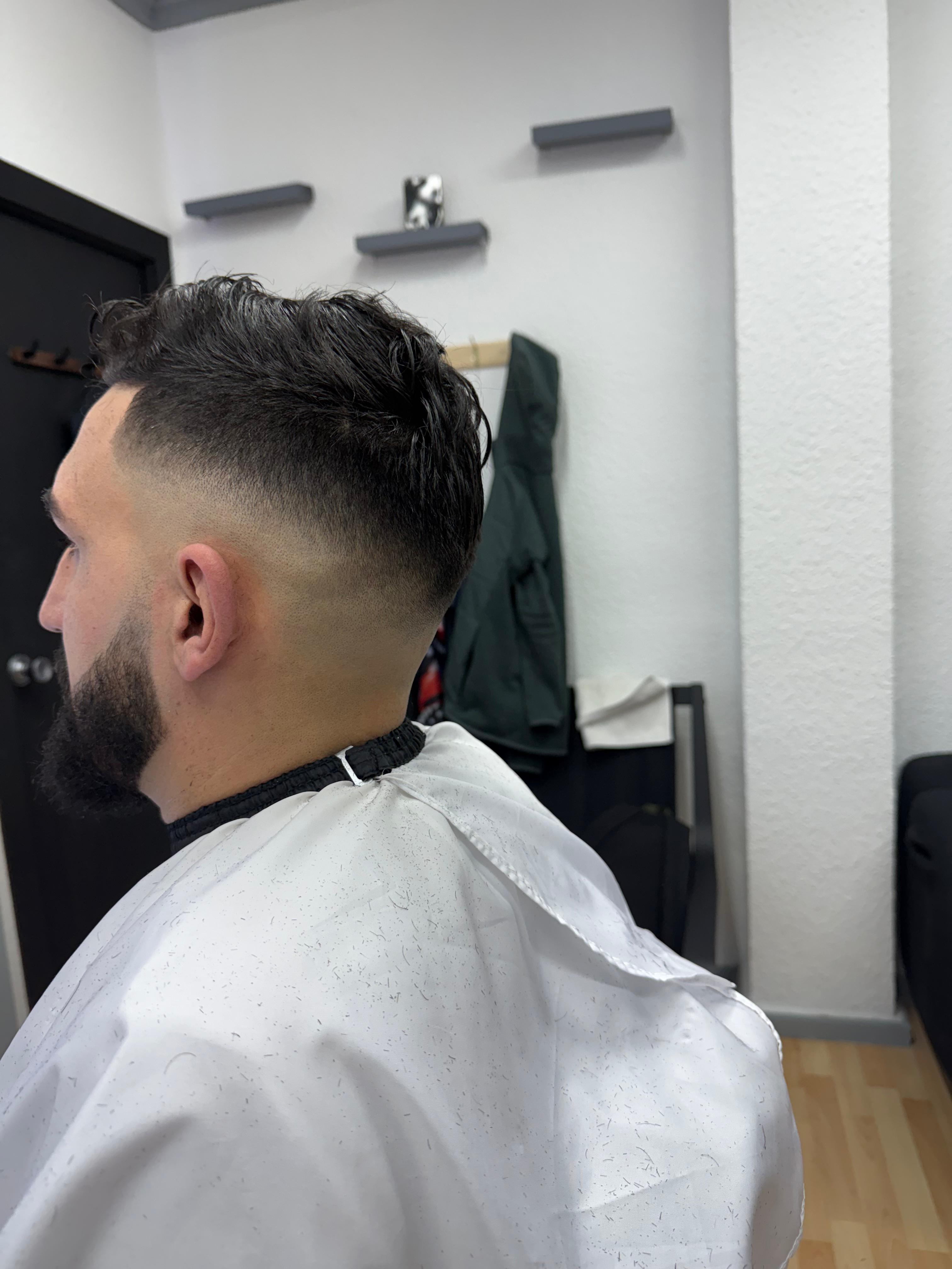 Corte degradado en 2 Amigos Barberia
