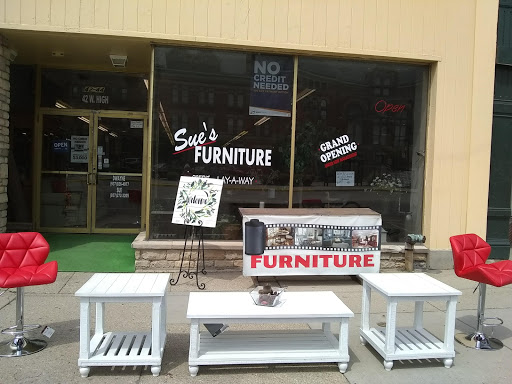 Sue's Furniture Logo