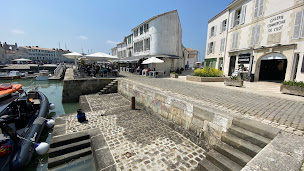 Photo n°11 de Ile de Ré Nautisme : Balade en mer et Privatisation de Bateau , Parachute Ascensionnel et Bouée Tractée. à Saint-Martin-de-Ré (Service de location de bateaux)