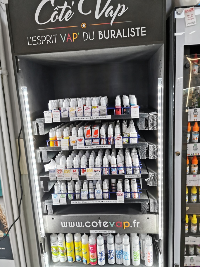 LE FRANCE presse loto tabac E-cigarette .  La Rochelle - Bureau de tabac