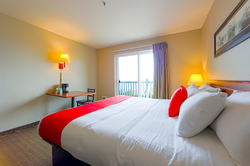 Siletz Bay Beachfront Hotel by OYO Lincoln City - Thumbnail