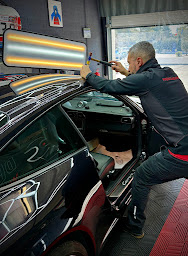 Photo n°10 de Deboss And Chrome à Signes (Service de débosselage automobile)