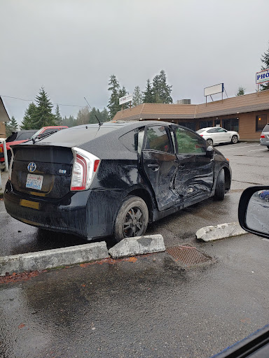 Doc's Auto Center - Visual