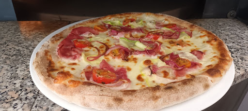 Photo 4 - LA FAMIGLIA Pizza à emporter