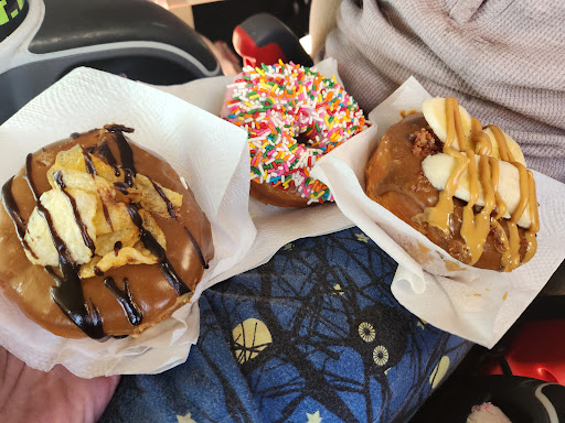 Mac Daddy Donuts - Visual
