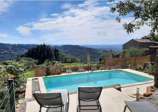 Photo de Gite La Croix Dupuy - Calme, nature, piscine chauffée, maison climatisée, vue panoramique