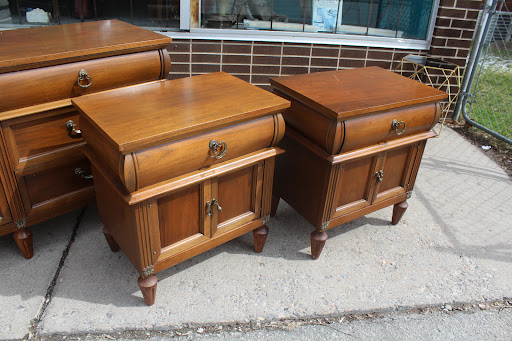 Lisa’s Upscale Garage Sale - Thumbnail