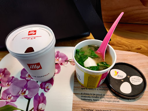 itsu - Stanstead - Visual