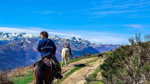 Photo n°2 de Chevauchées sauratoises, La Ferme Equestre de Thomas et Elsa à Bédeilhac-et-Aynat (Centre de sports d'aventure)