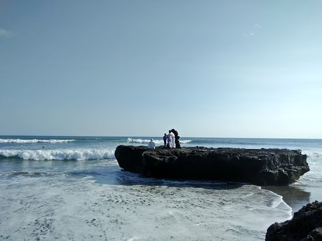 Batu Bolong Beach