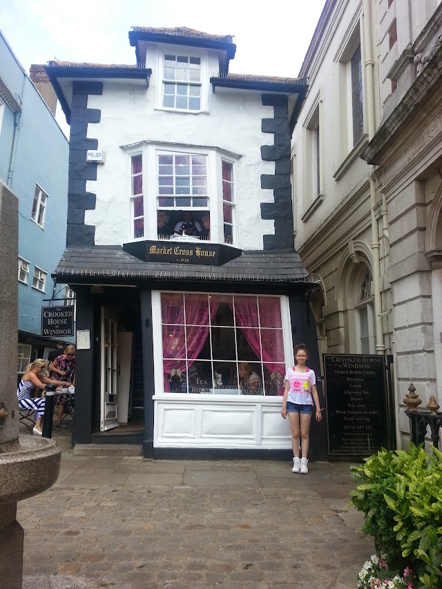 The Crooked House of Windsor