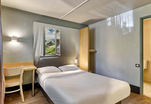 B&B HOTEL Clermont-Ferrand Le Brézet Aéroport - Thumbnail