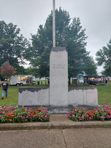 Veterans Memorial - Le Sueur - Thumbnail